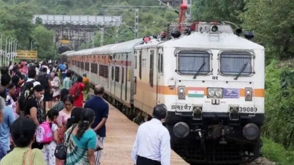 కాకినాడ, చర్లపల్లి నుంచి ప్రత్యేక రైళ్లు- హాల్ట్ స్టేషన్లు: నేటి నుంచే బుకింగ్