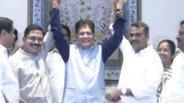 బిగ్ బ్రేక్ త్రూ: బీజేపీలోకి `ఘర్ వాపసీ`: విజయ్ కి పోటీనా?