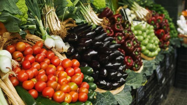 న్యూ ఇయర్ షాక్. మండిపోతున్న కూరగాయల ధరలు,