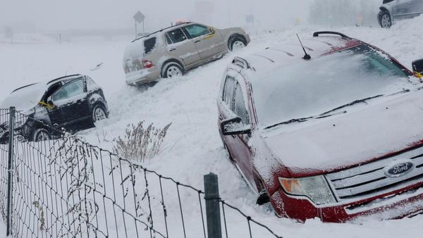 అమెరికాలో అలర్ట్: 15 రాష్ట్రాల్లో ఎమర్జెన్సీ విధింపు