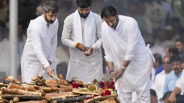 అజిత్ పవార్ కుమారుడి ఎమోషనల్ పోస్ట్ వైరల్!