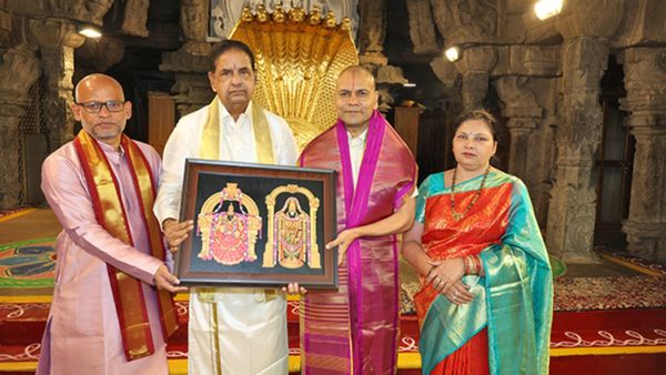 లడ్డూ కల్లీ వివాదం వేళం..  బాధ్యతల నుంచి రిలీవ్ అయిన TTD EO