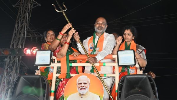 కారు పూర్తిగా రిపేర్, ఇంటర్నేషనల్ మెకానిక్ వచ్చినా బాగవటం కష్టమే!