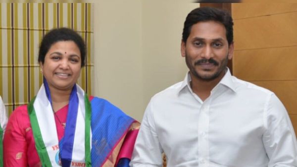 Butta Renuka:వైసీపీ మాజీ ఎంపీకి భారీ షాక్..వేలానికి KPHB ఆస్తులు - మెరిడియన్ స్కూల్.!