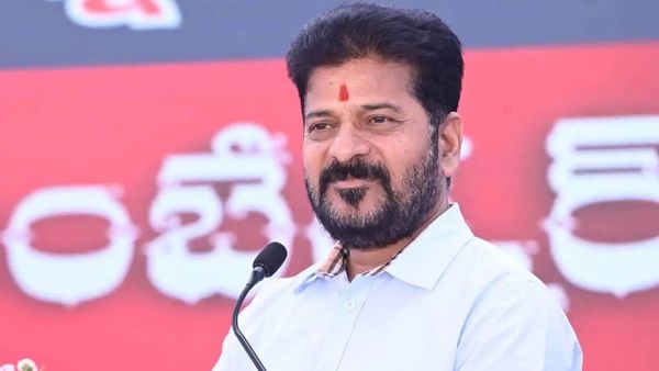 తల్లిదండ్రులను విస్మరిస్తే జీతంలో కోత.. ఉద్యోగులకు సీఎం రేవంత్ హెచ్చరిక!