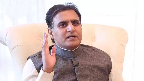 మోడీని మహిళా ఎంపీలు కొరకబోయారు..! జేసీ అల్లుడు మరో షాక్ .!