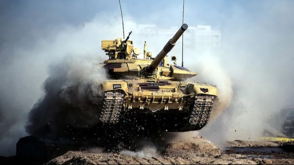 చైనా, పాకిస్తాన్ లకు జాయింట్ గా: డిఫెన్స్ బడ్జెట్ దూకుడు