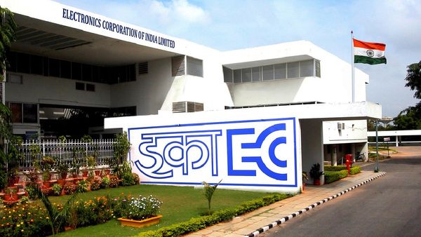 భారీ జీతంతో ECIL ఉద్యోగాలు.. ఎగ్జామ్ లేకుండానే !