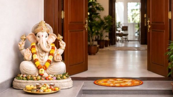వాస్తు ప్రకారం ఇంటి ప్రధాన ద్వారం వద్ద గణేషుడి విగ్రహాన్ని ఉంచవచ్చా