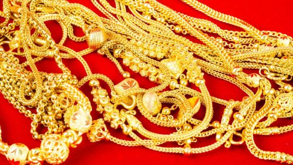 సీన్ రివర్స్: మళ్ళీ పెరుగుతున్న బంగారం ధరలు