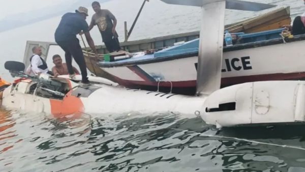 బంగాళాఖాతంలో కుప్పకూలిన ఎయిర్ క్రాఫ్ట్