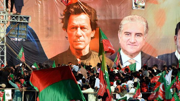 ఇమ్రాన్ ఖాన్ కోసం ఏకమైన లెజెండరీ ప్లేయర్లు- పాకిస్తాన్ పీఎంకు లేఖ