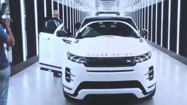 ప్రచారార్భాటం లేకుండా జాగ్వార్ ల్యాండ్ రోవర్ ప్లాంట్ ను ప్రారంభించిన సీఎం