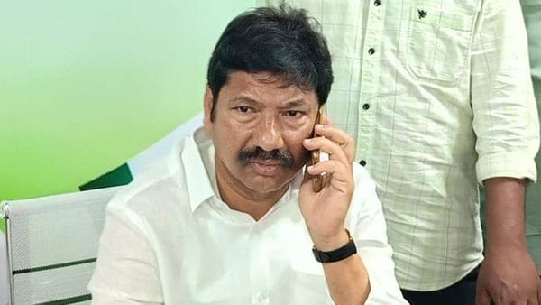 జోగి రమేష్ పై మరో కేసు - అర్ద్రరాత్రి కీలక పరిణామాలు..!!