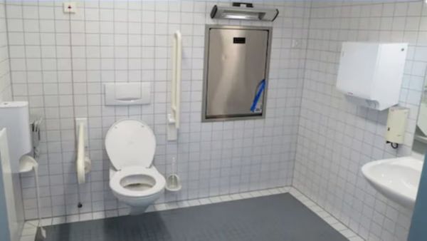 ప్రముఖ నటి వాష్‌రూమ్‌ లో కెమెరా.. సీక్రెట్ గా వీడియో తీసి..!