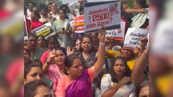 సోనియాజీ సోనాదో.. ప్రియాంకాజీ స్కూటీదో.. మహిళలకు రూ.2500 ఇవ్వండి: కవిత మెరుపు ధర్నా!