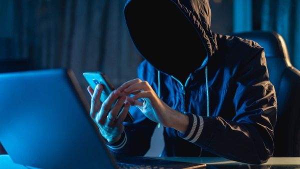 కొత్త ఉద్యోగి భారీ స్కామ్.. 100% డిస్కౌంట్ కోడ్స్‌తో లక్షల దోపిడీ !