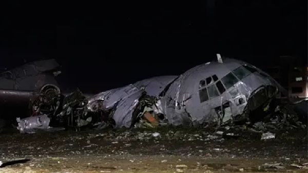 మరో ఘోర విమాన ప్రమాదం.. 15 మంది మృతి, 30 మందికి గాయాలు !!