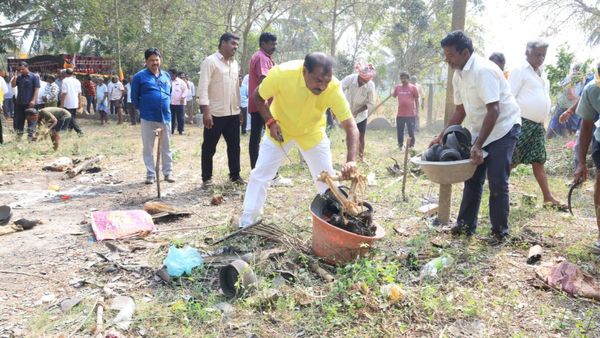 Graveyard: స్మశానంలో ఏపీ మంత్రి .. ఆయన చేసిన పని చూస్తే షాక్..!