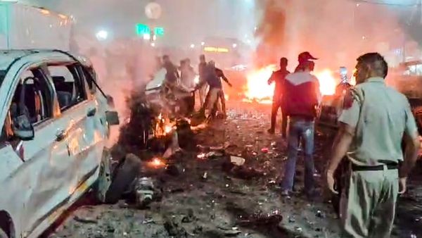 భారత్ లో పాకిస్తాన్ దుర్మార్గం: కొత్తగా మహిళా ఉగ్రవాదులు