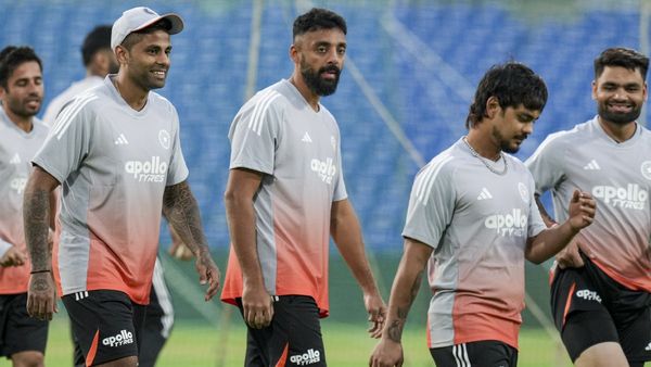 వెస్టిండీస్‌తో కీలక మ్యాచ్.. టీమిండియా స్టార్ క్రికెటర్ దూరం!