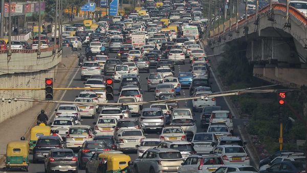 వాహనదారులకు బిగ్ షాక్.. మార్చి 1 నుంచి కొత్త బాదుడుకు రేవంత్ సర్కార్ రెడీ!