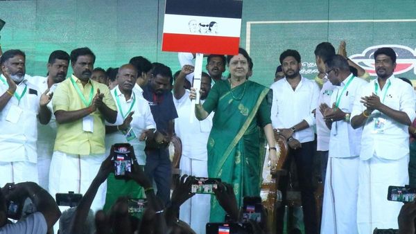 Sasikala: తమిళనాట సంచలనం.. కొత్త పార్టీ పెట్టిన చిన్నమ్మ