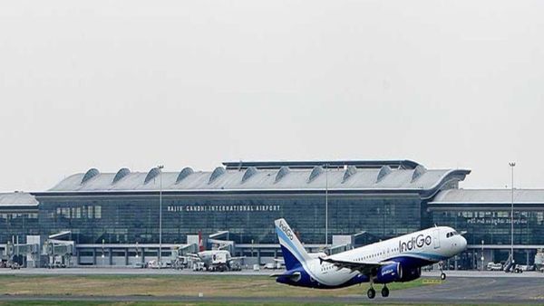 మహాశివరాత్రి వేళ శంషాబాద్ ఎయిర్పోర్ట్ లో టెన్షన్!