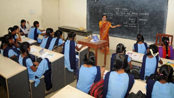 గవర్నమెంట్ టీచర్లను అమెరికా పంపిస్తున్న తెలంగాణా ప్రభుత్వం.. దరఖాస్తు చేసుకోండి!