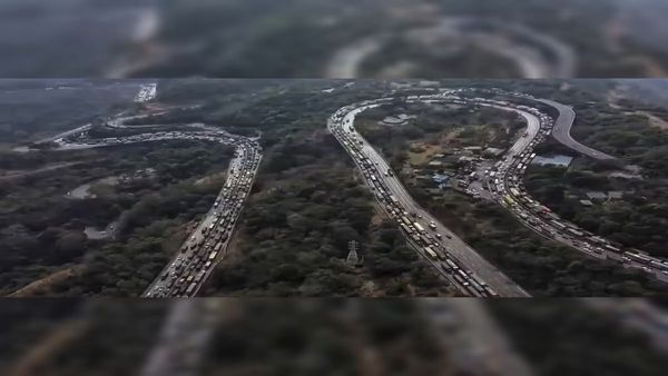 ఆ హైవేపై 32 గంటలు నిలిచిపోయిన ట్రాఫిక్.. ప్రభుత్వంపై తీవ్ర విమర్శలు