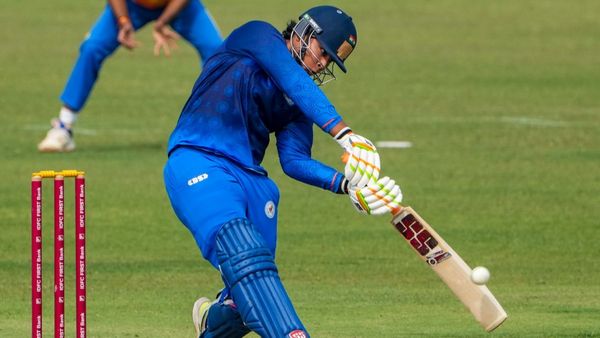 నీ ఏజ్ ఏంటీ.. ఆ షాట్లేంటీ: చిచ్చరపిడుగు సునామీ బ్యాటింగ్.. !!