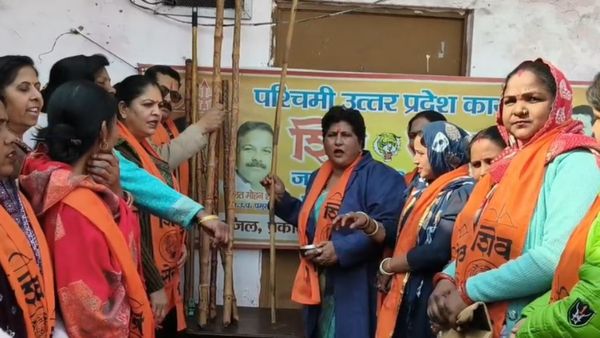 లాఠీలకు నూనె రాసి ఎముకలు విరిచేస్తామని సీరియస్ వార్నింగ్