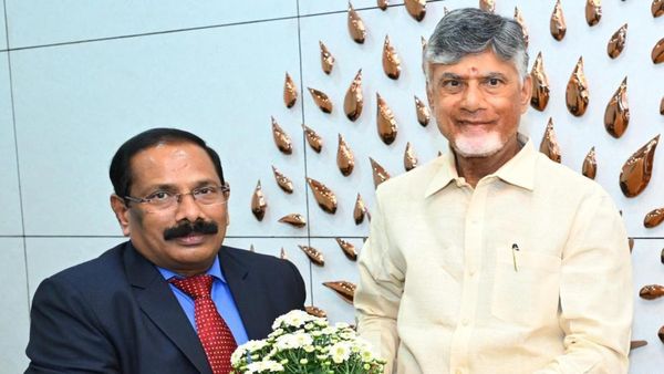 మాజీ సీఎస్ విజయానంద్ కు కీలక బాధ్యతలు, సీఎంఓ లో సహా..!!