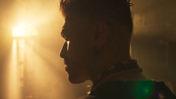 ఈ టీజర్ అరిపించింది: ఇంకో రూ.1,000 కోట్లు ఖాతాలో వేసుకున్నాడు