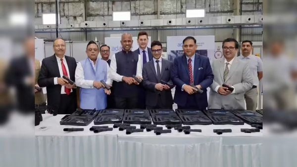 యుద్ధం వేళ.. భారత్ కు అదానీ బిగ్ బూస్ట్.. 2 వేల మెషిన్ గన్ లు డెలివరీ..