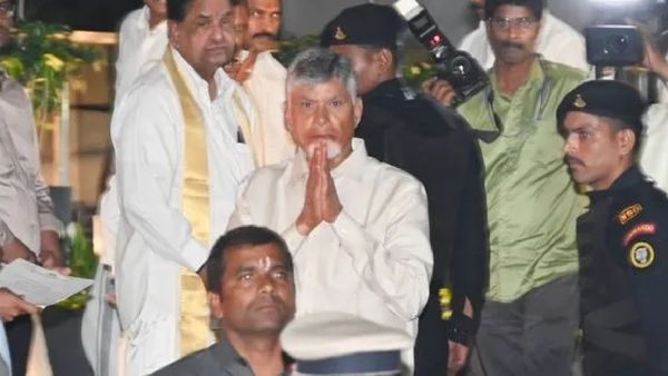 కుటుంబ సమేతంగా తిరుమలకు చేరుకున్న ముఖ్యమంత్రి చంద్రబాబు..