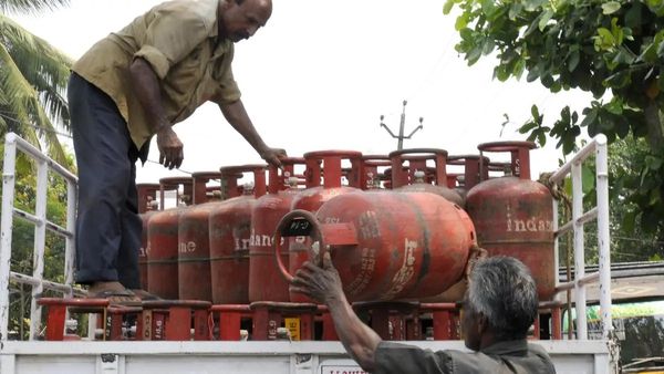 బిగ్ షాక్: గ్యాస్ సంక్షోభం.. రేపటి నుంచి హోటళ్లు, రెస్టారెంట్లు బంద్..