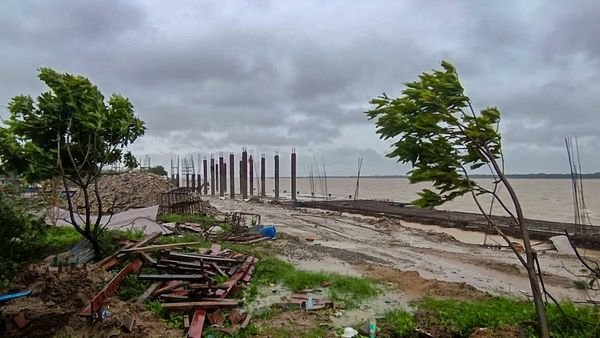 బంగాళాఖాతంపై ఉపరితల ఆవర్తనం- ఏపీలోని ఈ జిల్లాల్లో వర్షాలు