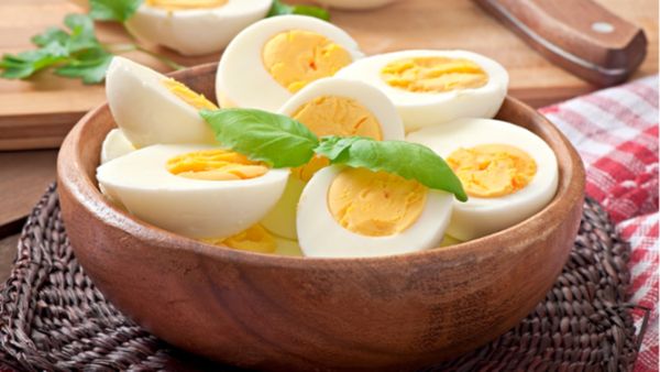 గుడ్డులో పచ్చ సొన ఎవరికి మంచిది, ఎవరికి డేంజర్..!!