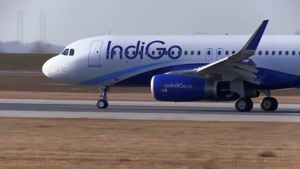 విశాఖ-ఢిల్లీ ఇండిగో ఫ్లైట్ లో తీవ్ర సాంకేతిక లోపం
