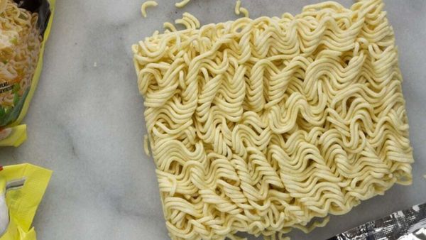 సంచలన రిపోర్ట్:పెరిగిన నూడుల్స్ గిరాకీ, ప్యాకేజీ ఫుడ్‌కే జై