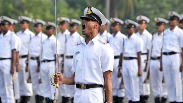 గుడ్ న్యూస్ : భారత నౌకాదళంలో ఉద్యోగం చేయాలనుకుంటున్నారా..?