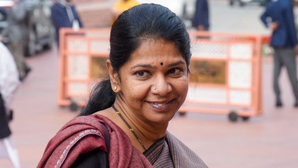 అనూహ్య పరిణామం- రూట్ మార్చిన కణిమోళి