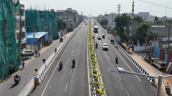 హైదరాబాద్ లో ఆ ఫ్లైఓవర్ సంగతి తేల్చండి.. !!