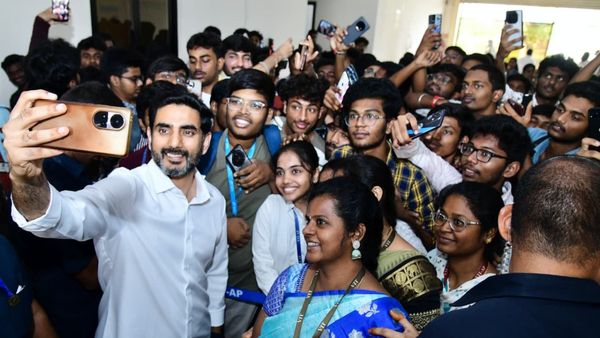 ఏపీ విద్యార్ధులకు సర్కార్ గుడ్ న్యూస్..! దేశంలో తొలిసారి..!