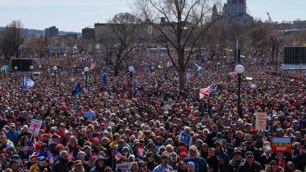ఇరాన్ తో యుద్దం వేళ ట్రంప్‌కు చుక్కలు చూపిస్తున్న అమెరికా ప్రజలు- ఉక్కిరి బిక్కిరి..!!
