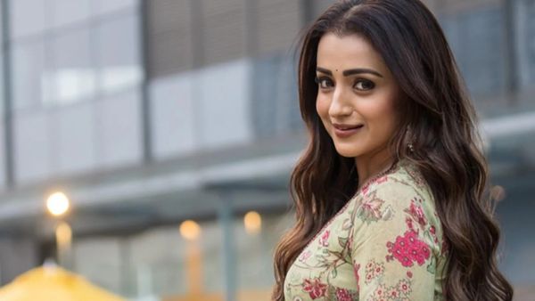 నోరు జారాను, సారీ: త్రిషకు క్షమాపణ చెప్పిన సీనియర్ నటుడు