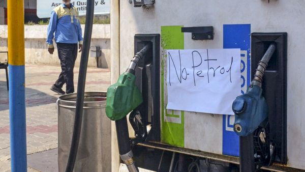 Petrol: మార్చి గండం.. 'నో స్టాక్' బోర్డులకు అసలు కారణం ఇదే!