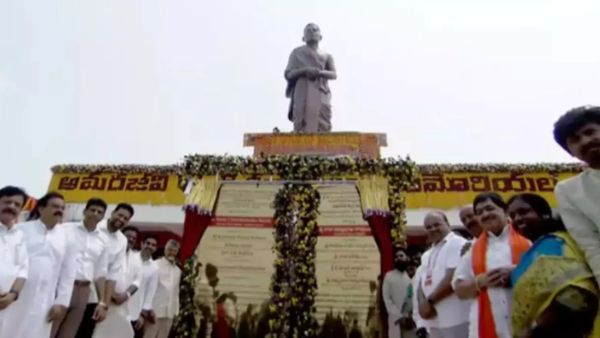 అమరావతిలో తొలి భారీశిల్పం,చారిత్రక స్మారకం ఆవిష్కరించిన సీఎం చంద్రబాబు!
