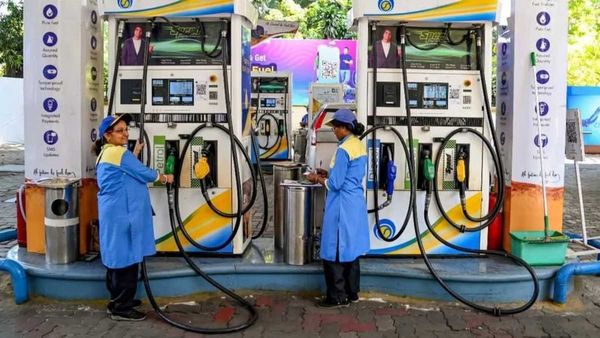 పడింది దెబ్బ: మోత మోగిన పెట్రోల్ ధరలు- లీటర్ కు ఎంత పెరిగిందంటే?